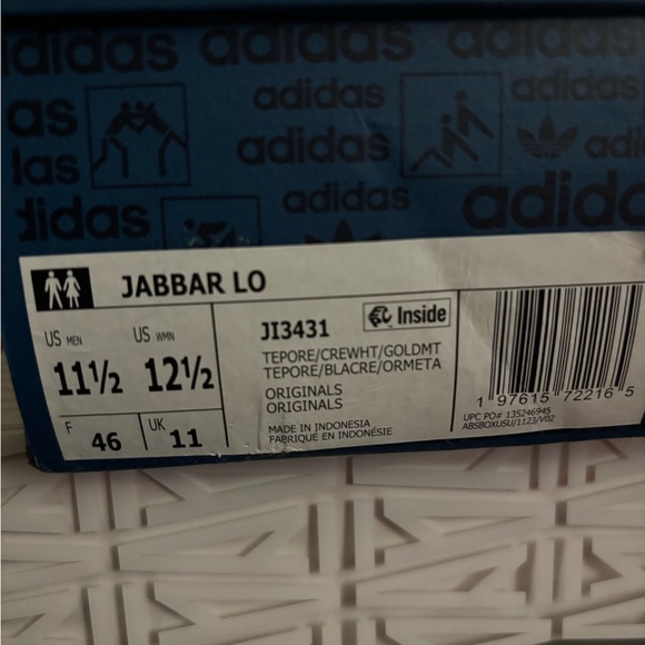 Brand New Adidas Classic Red and White Jabbar Box has a few scratches - Picture 2 of 6